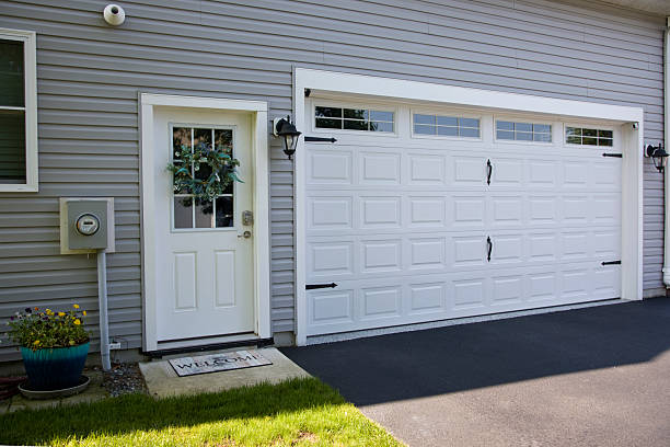 24/7 Emergency Garage Door Panel Replacement experts in Hometown, IL